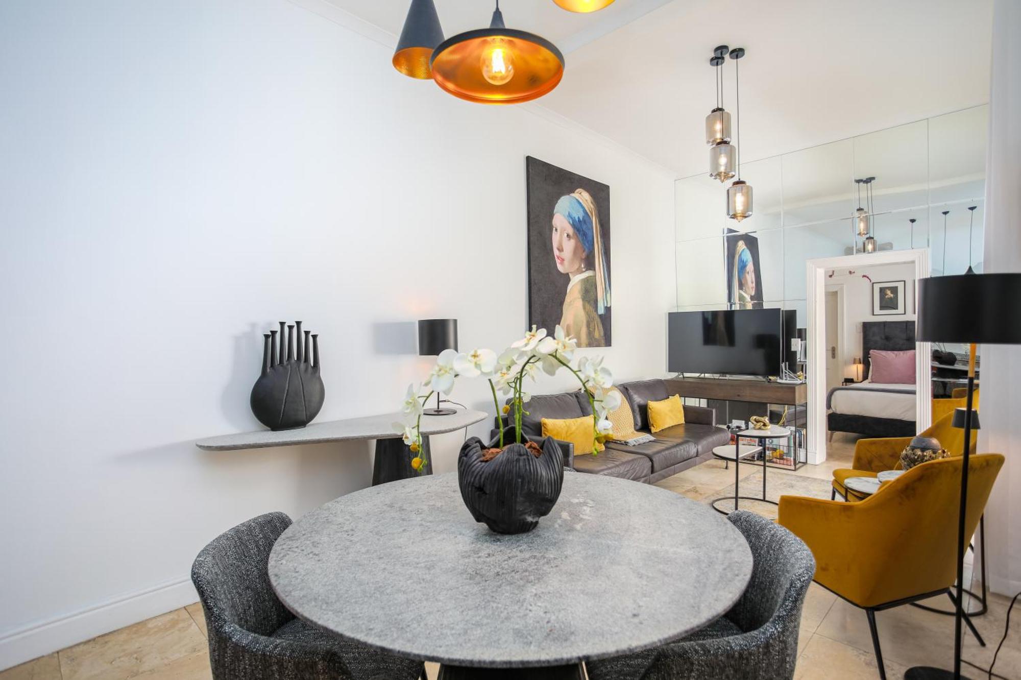 Beaumont 2 By Ctha * Cape Town
